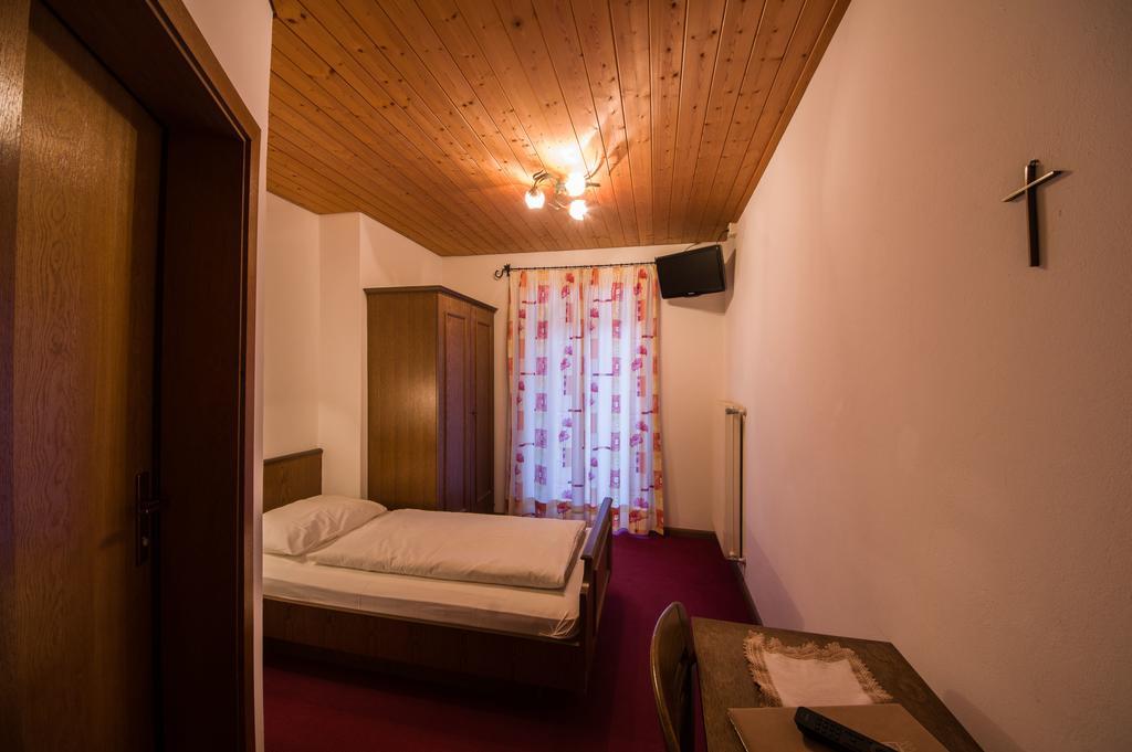Gasthof Loewen Nova Levante Room photo